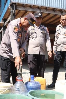 Polres Sidrap Salurkan 4.000 Liter Air Bersih untuk Warga Terdampak Kemarau